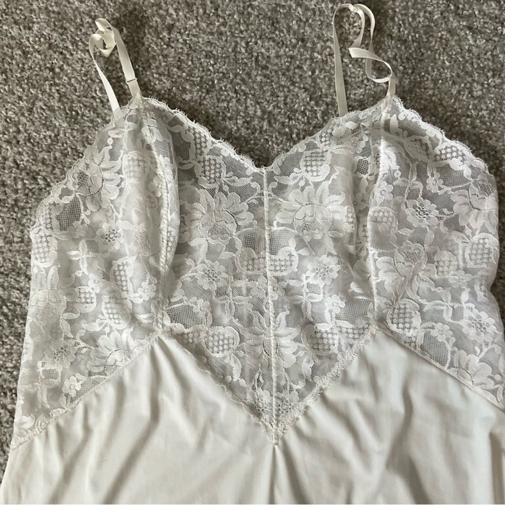 Vanity Fair Vintage 1960’s Era Embroidered Full Dress Slip Off White Siz… - Picture 5 of 10